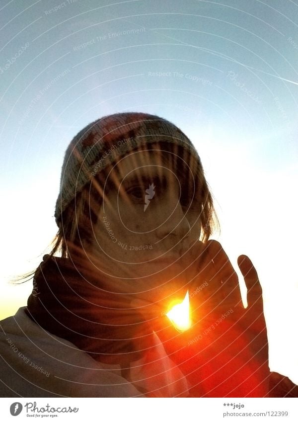 friends of the sun. Man Hand Cap Sunbeam Sunlight Back-light Physics Self portrait Gesture Dazzle Fingers Portrait photograph Censer Carrot Youth (Young adults)