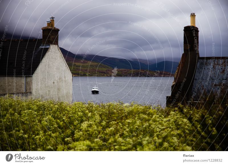 Highlands 3/5 - Ullapool Flat (apartment) Environment Nature Landscape Plant Elements Air Water Sky Clouds Weather Bad weather Wild plant Coast Lake ulllapool