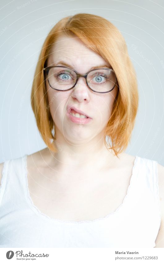 Monday face Human being Feminine Young woman Youth (Young adults) 1 18 - 30 years Adults T-shirt Eyeglasses Red-haired Long-haired Authentic Exceptional