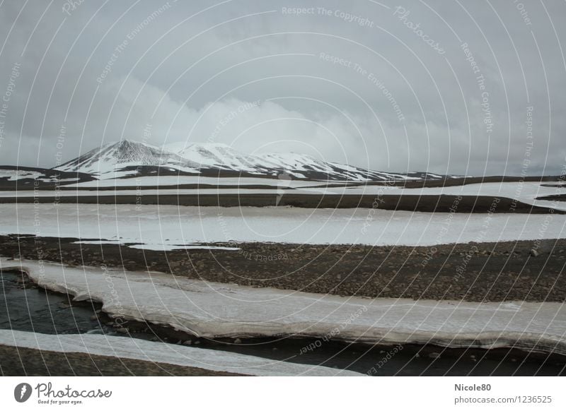 Iceland 15/5 - Möðrudalsöræfi Landscape Water Sky Storm clouds Climate Bad weather Fog Rain Snow Mountain Peak Snowcapped peak Loneliness High plain Cold