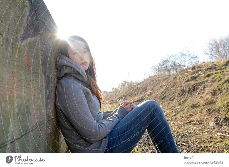 young woman is bored Lifestyle Human being Feminine Young woman Youth (Young adults) Woman Adults 1 18 - 30 years Sadness Cool (slang) Gray Concern Grief