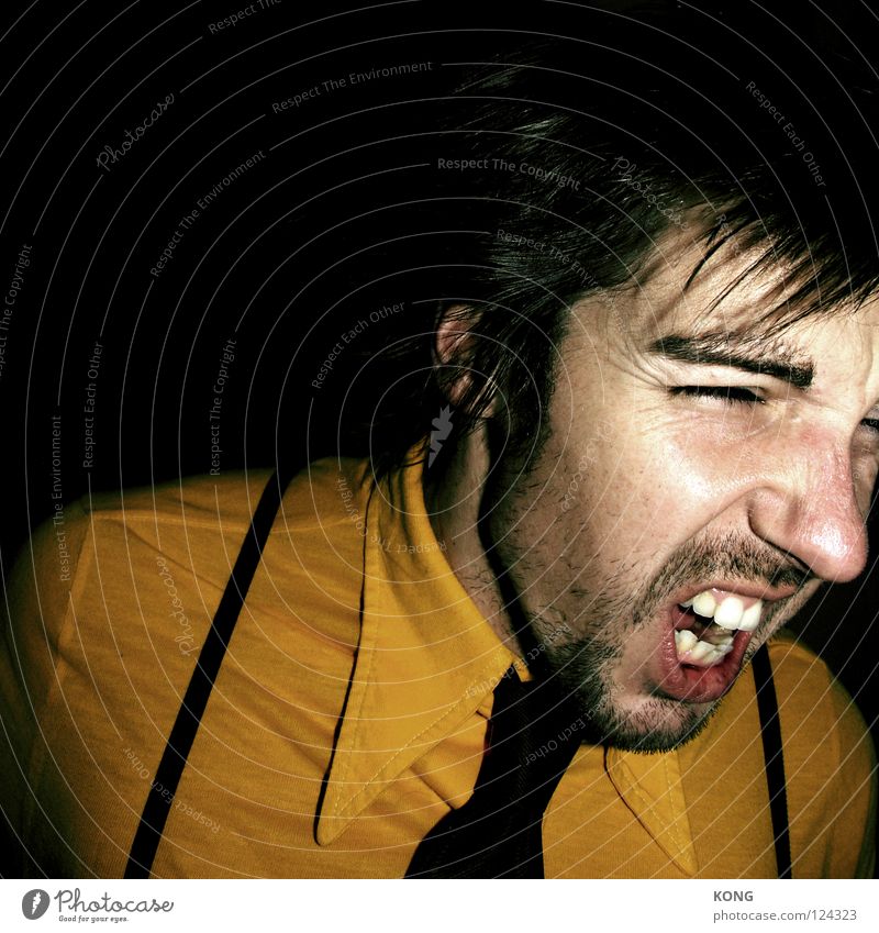 leader of the pack Portrait photograph Close-up Man Scream Anger Tie Shirt Chic Yellow Flashy Loud Aggravation Alcoholic drinks Face chique vesicant