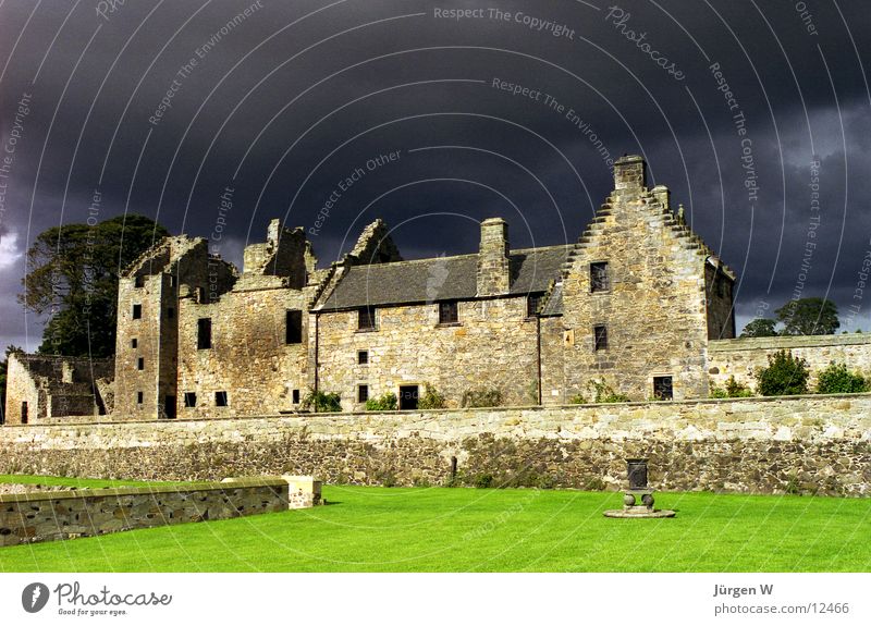 before the storm Scotland Gale Clouds Storm Green Threat Dramatic Ruin Country house Grass Vacation & Travel Insolvency Europe Landscape Lawn Island tempest