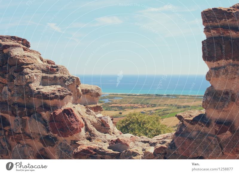 another Loch in the wall Nature Landscape Water Sky Summer Field Coast Ocean Ruin Wall (barrier) Wall (building) Warmth Horizon Colour photo Multicoloured