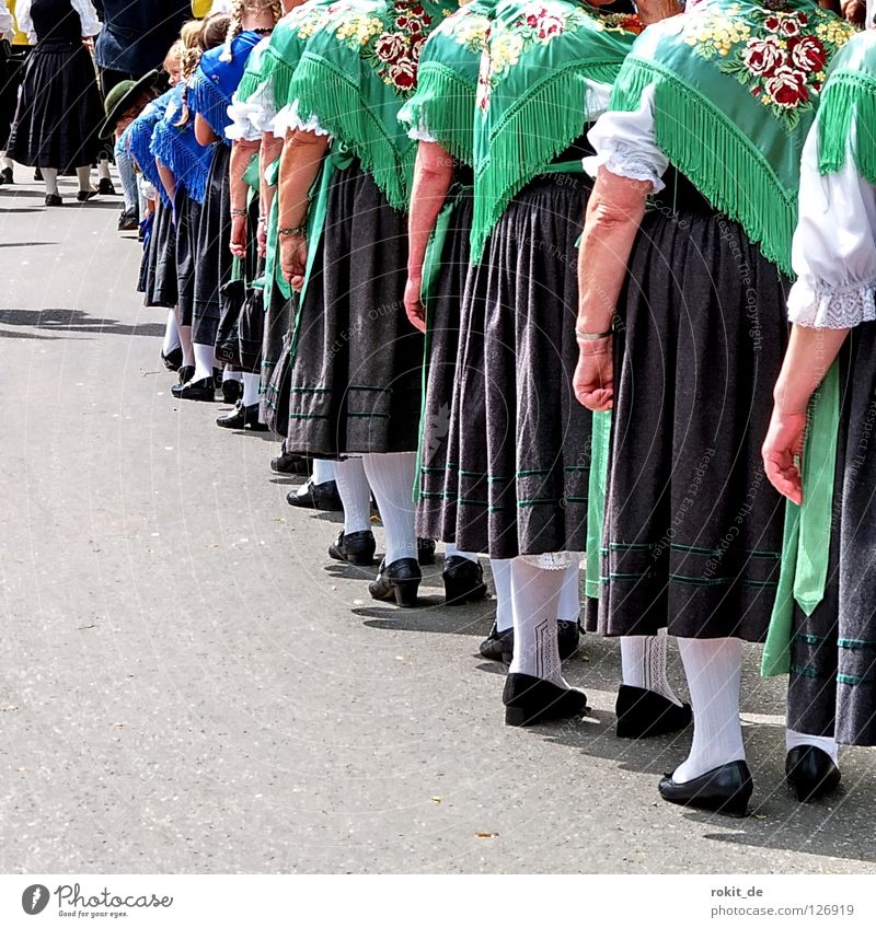 Show green shoulder Bavaria Traditional costume Dance floor Costume Folklore music Rotation Tuft of chamois hair Rieden Allgäu Blouse Rotate Beat Shorts