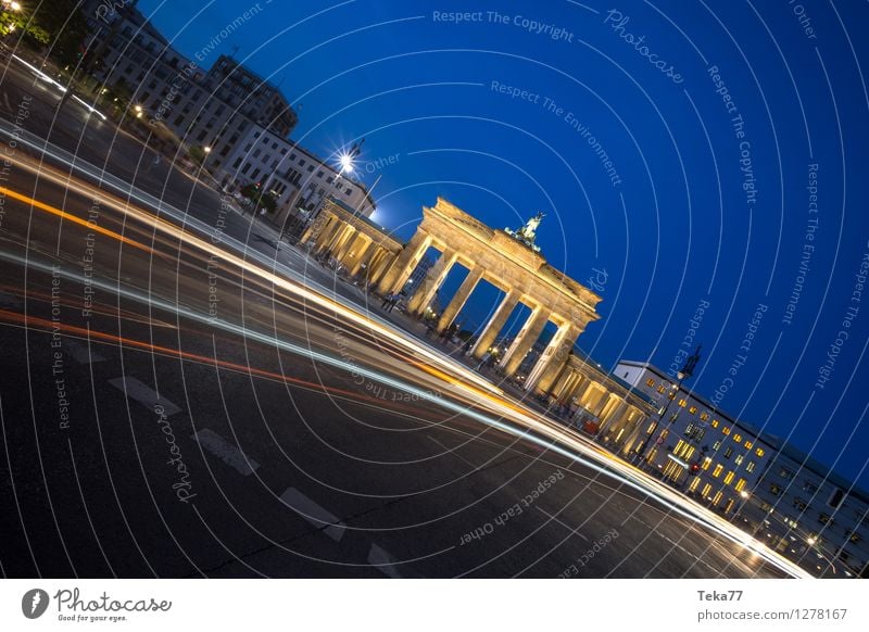 Brandenburg Gate I Vacation & Travel Sightseeing Night life Human being Berlin Town Capital city Facade Tourist Attraction Landmark Monument Adventure Esthetic