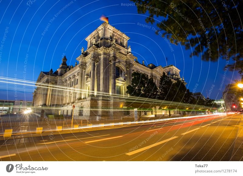 Government works I Vacation & Travel Human being Museum Berlin Town Capital city Manmade structures Building Facade Tourist Attraction Landmark Monument