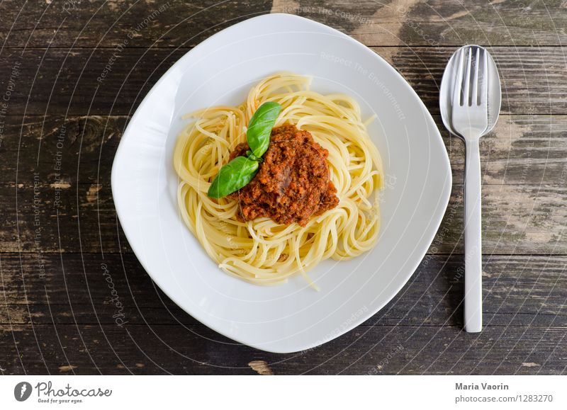 Tomato pesto 1 Food Nutrition Lunch Vegetarian diet Italian Food Plate Cutlery Kitchen Delicious Italien pesto tomato pesto Basil leaf Wooden table