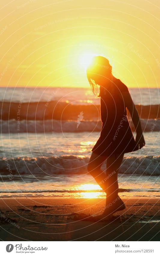 shining Romance Idyll Sunset Dress Cute Gold Lake Ocean Waves Beach Sandy beach Vacation & Travel Light Moody Mood lighting Flashy Yellow Brown Awareness