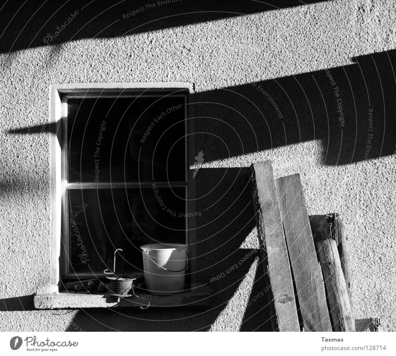 sun dial Sun Winter Window Black Things Evening sun source of light stuff Rough woodchip wallpaper Joist Wooden board Black & white photo Light Shadow