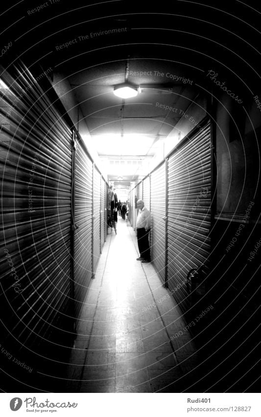 closed Passage Black White London Long Narrow Black & white photo packham tunnenblick