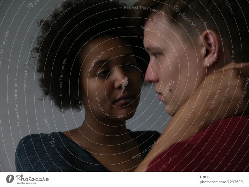 Ansiré & Janis Masculine Feminine 2 Human being T-shirt Black-haired Blonde Short-haired Afro Observe Communicate Looking Wait Emotions Passion