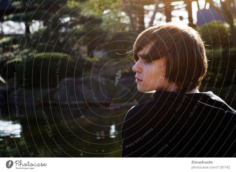 the great thinker Think Philosopher Man European Planten un blomen -park Japanese garden Exhibition Back-light Flashy Grief Portrait photograph Park Spontaneous