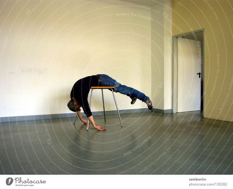 rest Room Wall (building) Table Open Man Hang Arrange Break Sleep Unconscious Material Relaxation Yoga Obscure Floor covering Corner Door Lie sorted out reserve