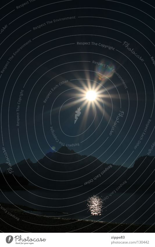 Sun with mountains Lake Dark Physics Autumn Celestial bodies and the universe Mountain spieglung Warmth Yellowstone Nationalparc