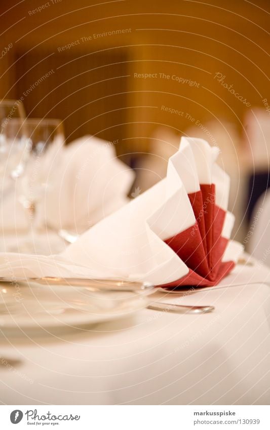 festive Table Set meal Reserved Jubilee Plate Fork Spoon Festive Buffet Napkin White Red Style Side Nutrition Meal Restaurant Hall Decoration Gastronomy