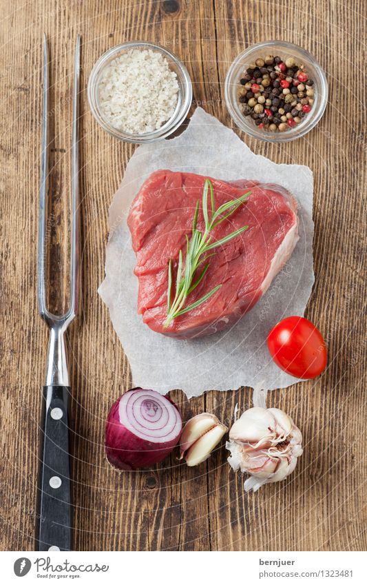 preparation Food Meat Vegetable Herbs and spices Organic produce Slow food Fork Healthy Good Brown Red loin of beef Beef Steak beef steak Raw Salt Pepper Onion