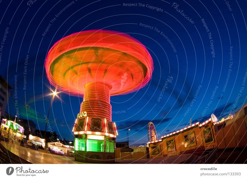 Hum spinning top II Hover Fairs & Carnivals Gyroscope Fisheye Green Red Yellow Store premises Theme-park rides Entrance Fascinating Beautiful Might Fantastic