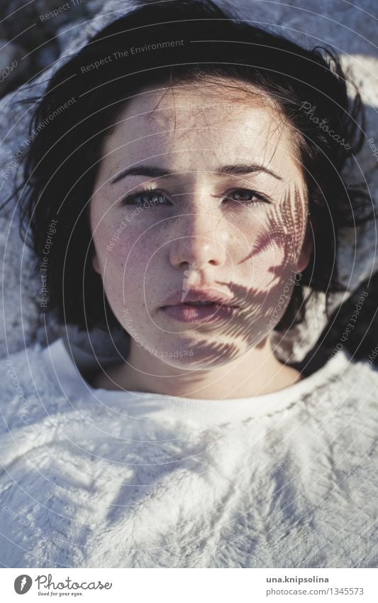 E. Young woman Youth (Young adults) 1 Human being 13 - 18 years Fern Leaf Brunette Natural Beautiful Freckles Colour photo Exterior shot Copy Space top