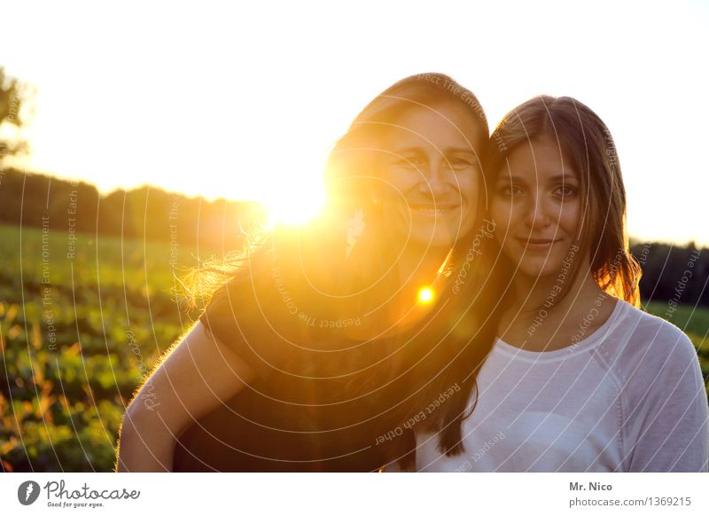 per sempre Feminine Young woman Youth (Young adults) Mother Adults 2 Human being Beautiful weather T-shirt Brunette Long-haired Smiling pretty naturally Warmth