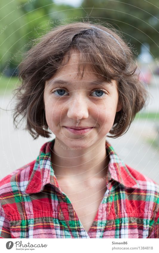 US girl Human being Feminine Girl 1 8 - 13 years Child Infancy Beautiful weather Shirt Brunette Joy Happy Happiness Contentment Blue Eyes Impish Colour photo