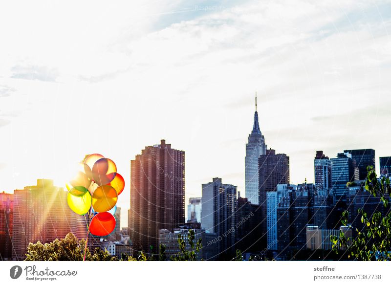 warm glow Sunrise Sunset Sunlight Autumn Beautiful weather Manhattan New York City USA Town Skyline High-rise Landmark Warmth Whim Balloon Moody Party mood