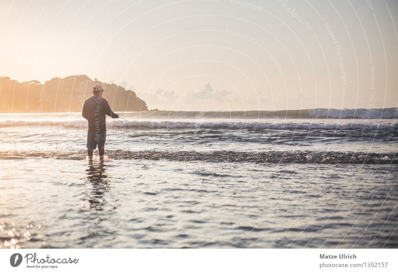 Fishermen in the evening sun Fishing (Angle) Work and employment Fisherman Ocean Agriculture Forestry Human being Masculine Man Adults 1 Water Sun Sunrise