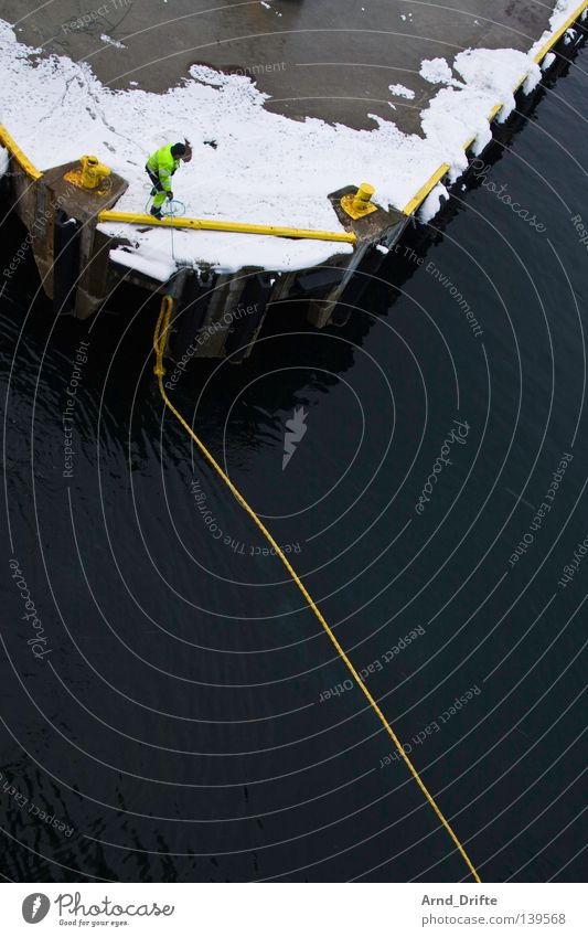 Cast off Norway Drop anchor Working man Bird's-eye view Ferry Docker Jetty Cold Cruise Cruise liner Ocean Mole Arctic Ocean Bollard Watercraft Lake Waves