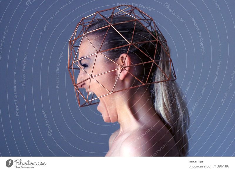 claustrophobia Human being Feminine Young woman Youth (Young adults) Woman Adults Life 1 18 - 30 years 30 - 45 years Scream Self Control Pain Inhibition Fear