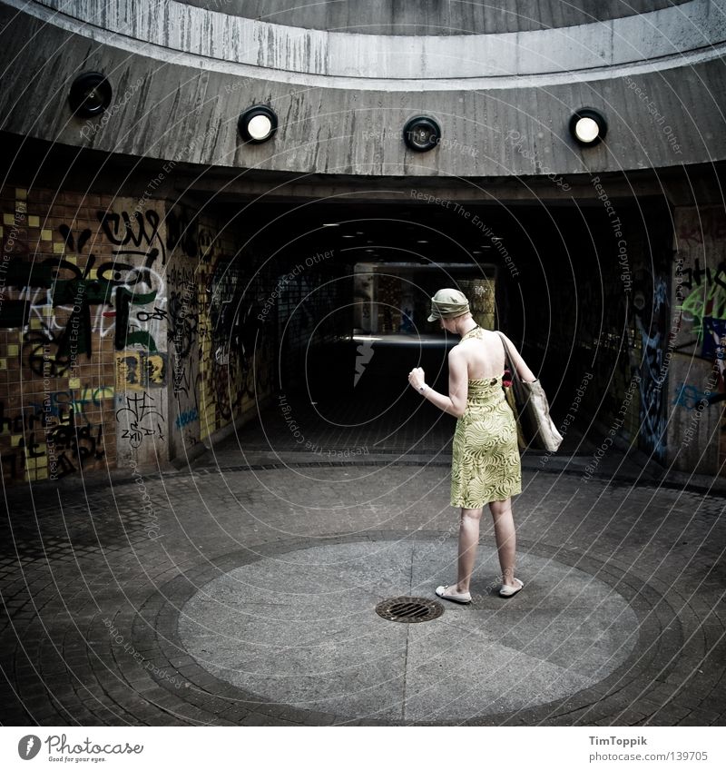 Breakdance for beginners Woman Dress Summer dress Cap Stand Stay Stop Movement Tunnel Baseball cap Light Town Extraterrestrial Posture Derelict Freeze Underpass