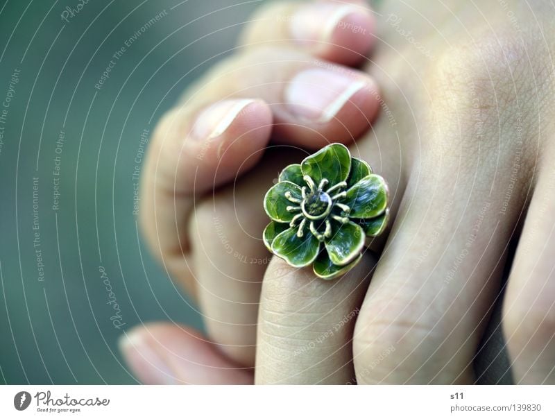 RingThing Jewellery Flower Beautiful Hand Fingers Fingernail Green Gift Luxury finger jewellery flower ring Noble Elegant Skin Wrinkles To hold on Sarah Kasper