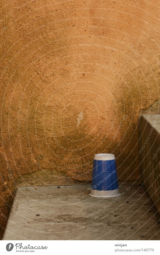 H08 - Stair cup Mug Stairs Side Blue Alcohol-fueled Round Sharp-edged Yellow Wall (building) White Stripe Multicoloured False Rotated Trash Dirty