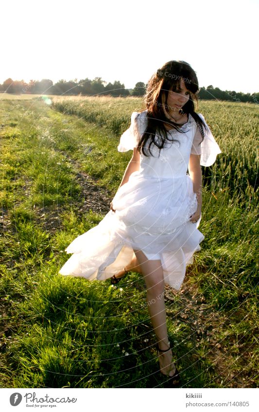 Maryam Beautiful Grief Field Green Meadow Sun Summer Wedding Joy Dress Frills White Hair and hairstyles Black Walking Speed Romance Historic Sadness Running