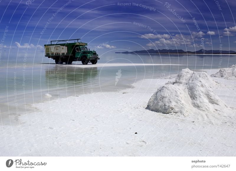 camión del sal Truck Lake Salt  lake Bolivia Salt flats Salar de Uyuni La Paz Green Transporter Delivery truck Kaili Mining Calm Relaxation Infinity Rest White