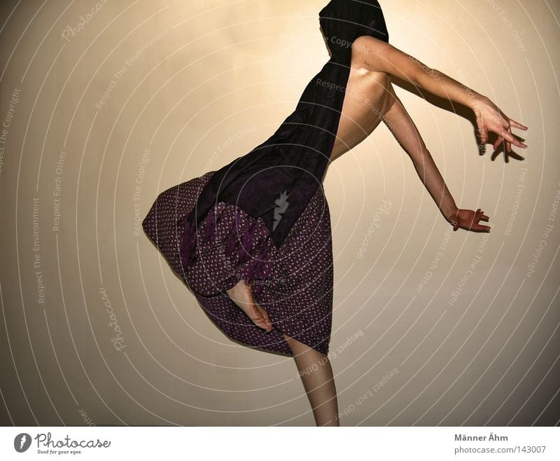 Swing your dancing leg. Dress Scarf Wrap Movement Armpit Shoulder Distend Fingers Anxious Wall (building) Woman Clothing Splay Stay Toes Flower Feminine Jump