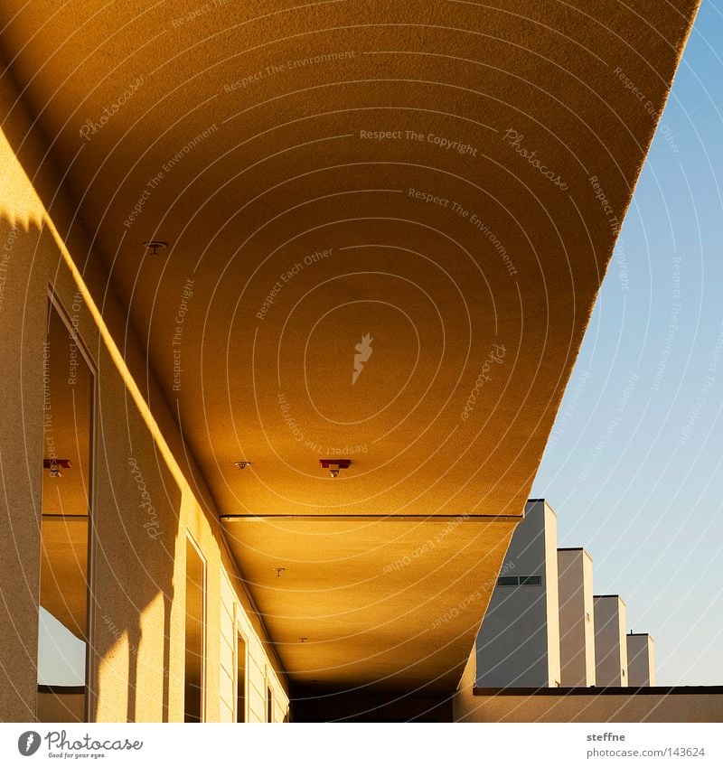 gait geometry Corridor Hotel Sun Twilight Light Ceiling Geometry Triangle House (Residential Structure) Building Shadow Living or residing Moody Calm Detail