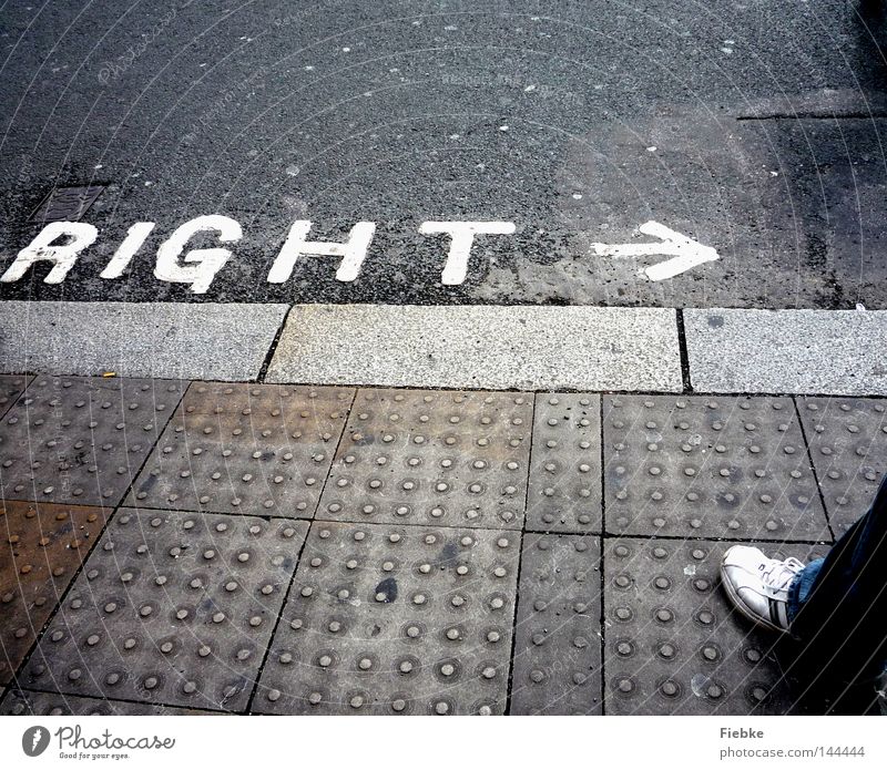 LOOK RIGHT Arrow Floor covering Ground Street Transport Town Gray Signs and labeling Turn off Doomed Lanes & trails Road marking Indicate Navigation Signage