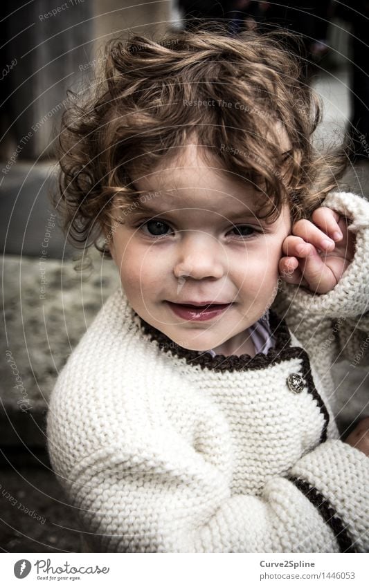 A little shy ... Human being Feminine Child Toddler Girl Infancy 1 1 - 3 years Curl Beautiful Fatigue Costume Timidity Sheepish Hair and hairstyles Colour photo