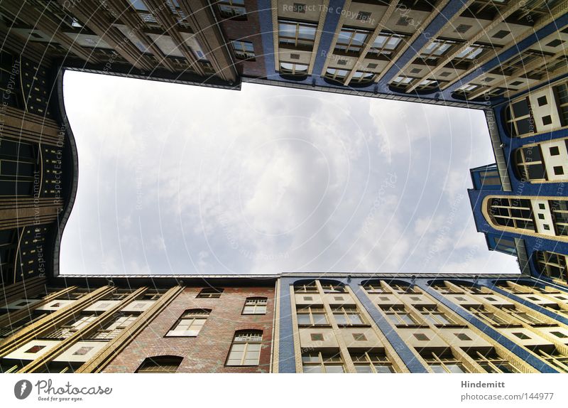 Hof I Courtyard Interior courtyard House (Residential Structure) Window Wall (barrier) Sky Clouds Tall Above Upward Bad weather Steep Round Sharp-edged Corner