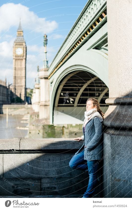 Catching some rays Lifestyle Style Vacation & Travel Trip Sightseeing City trip Human being Feminine Woman Adults 1 30 - 45 years London Tourist Attraction