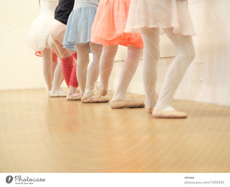 on your knees Dance Child Study Human being Feminine Girl Infancy Legs 6 Group of children 3 - 8 years Art Dance event Dancer Music Listen to music Stage Skirt