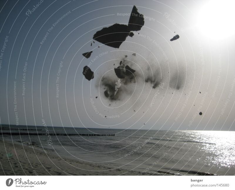 Sand in My Joints Ocean Beach Shovel Playing Summer Back-light Leisure and hobbies Joy Water Sun