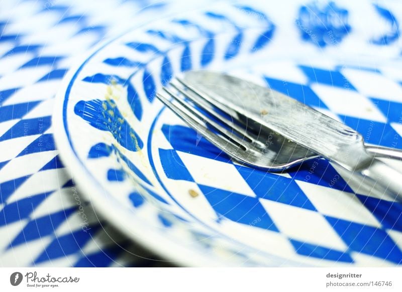 Nix New hinter´m Border of plate Colour photo Interior shot Close-up Detail Deserted Shallow depth of field Nutrition Plate Cutlery Knives Fork Table