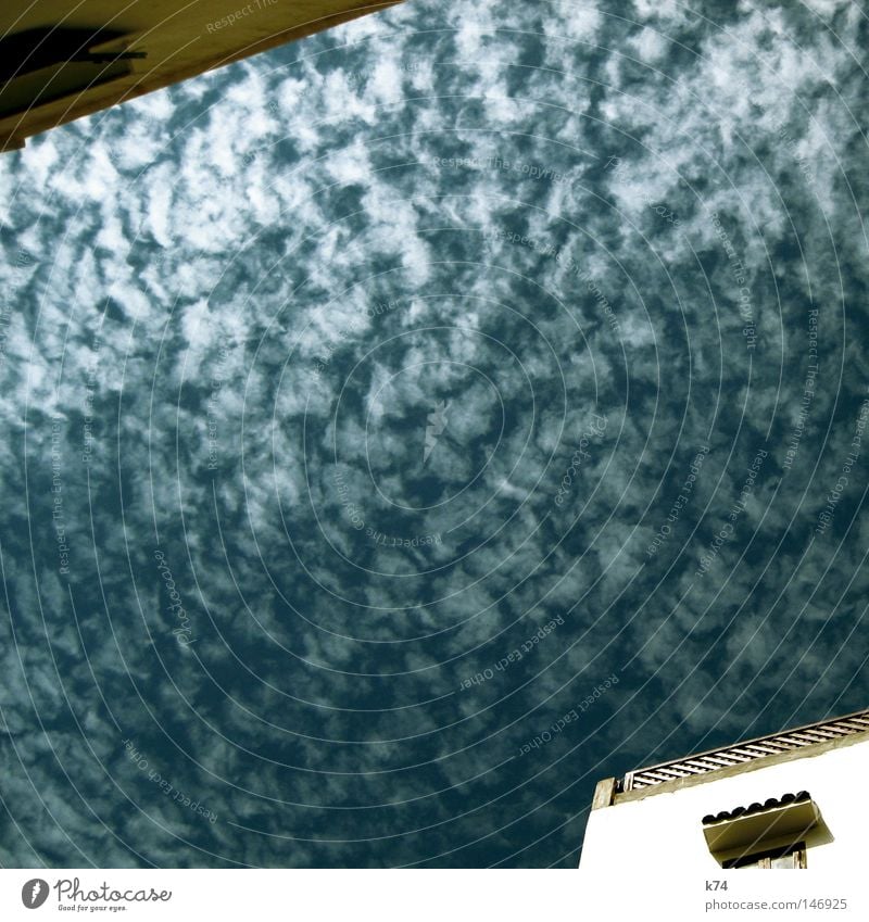 nubes House (Residential Structure) Window Opposite Blue Sky Clouds