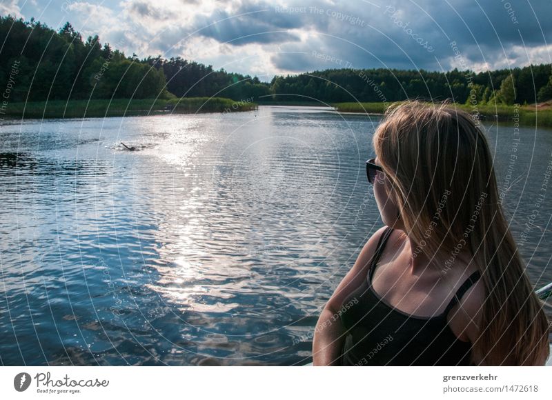 lake view Human being Feminine Woman Adults 1 18 - 30 years Youth (Young adults) Clouds Coast Lakeside Overpopulated Sleeveless t-shirt Sunglasses Water Observe