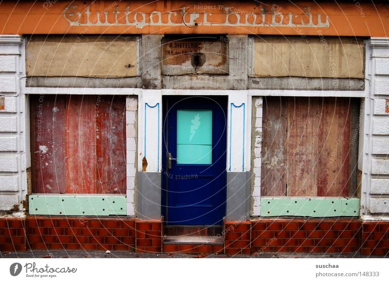 closed today .. Store premises Shack Shed Shop window Hut Closed Brittle Precarious Decline Derelict Stuttgart Transience Flat (apartment) shut nailed