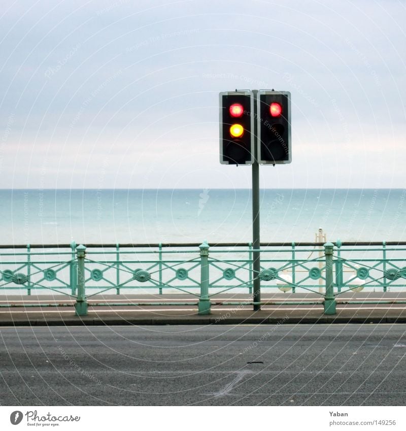 Redlight Beach Traffic light Yellow Stop Promenade Ocean Horizon Calm Peace Greeny-blue Blue-green Brighton England Traffic infrastructure Street sign