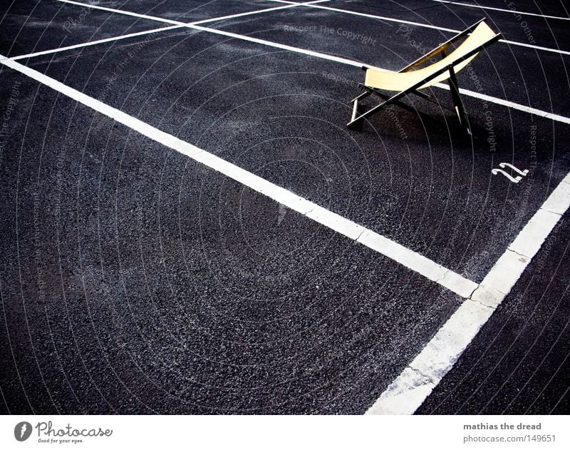 22 Relaxation Beach Break Lie Couch Town Contrast Dark Bright Friendliness Yellow Deckchair Loneliness Forget Outskirts Free Places Structures and shapes