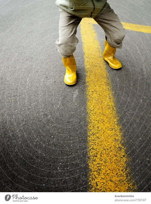 Game without borders Yellow Line Stripe Asphalt Boots Pants Parking lot Border Footwear Gray Kindergarten teacher Rubber boots Infancy Traffic infrastructure