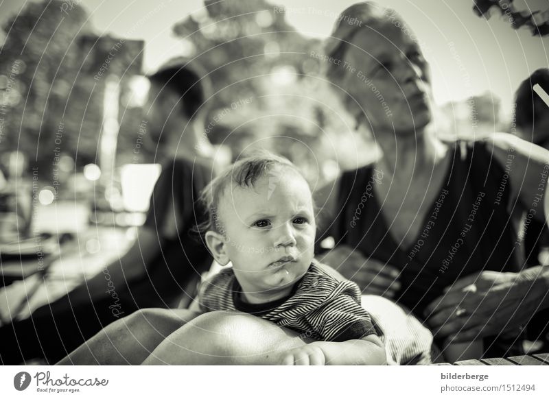 rest Lifestyle Toddler Woman Adults 2 Human being Capital city Discover Curiosity Leisure and hobbies portrait Berlin Photography Reportage Street life Café